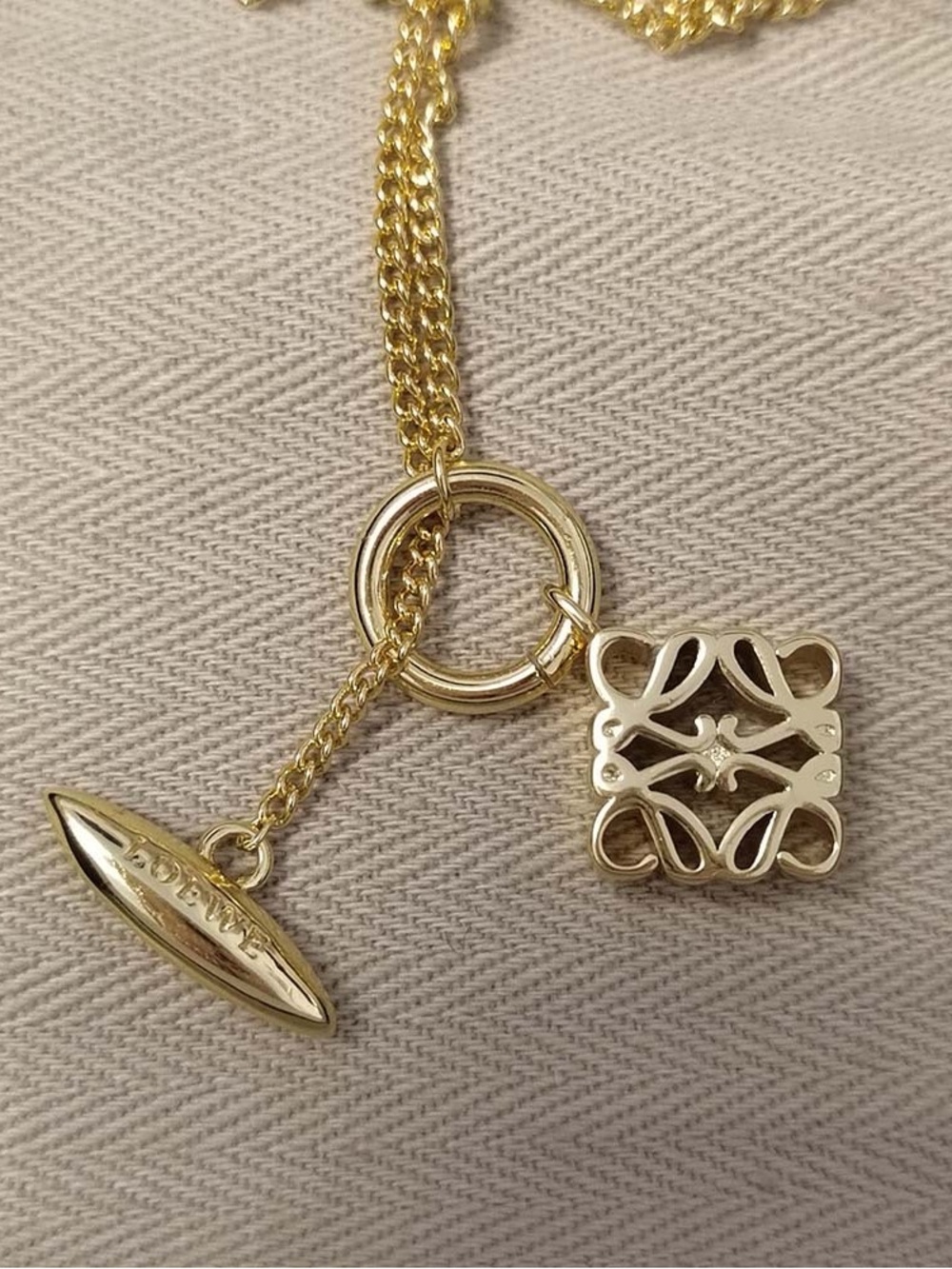 Loewe Gold Anagram Toggle Necklace - Gold - Picture 5 of 7